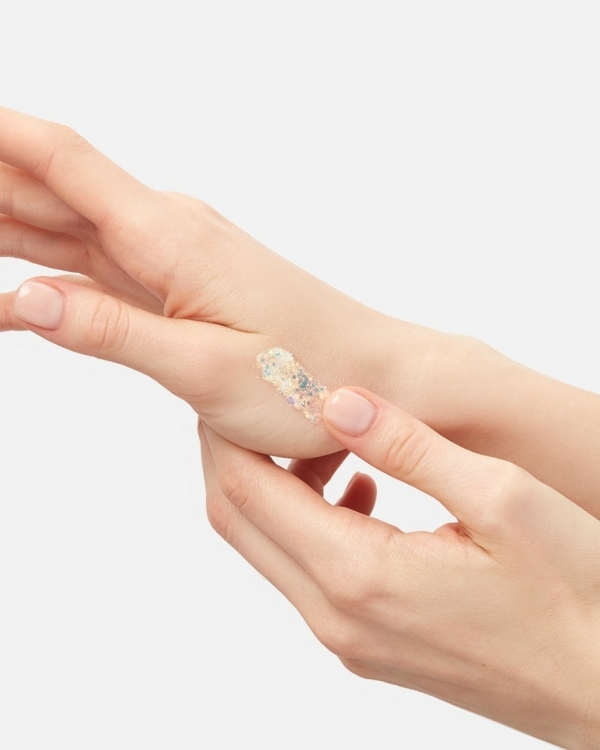 Просто блестяще: бьюти-средства для сияющего макияжа