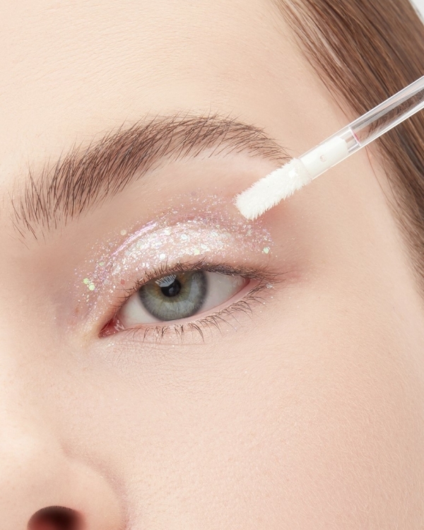 Просто блестяще: бьюти-средства для сияющего макияжа