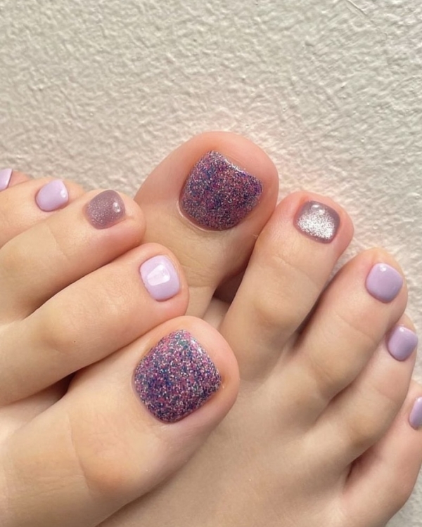 12 идей для новогоднего педикюра