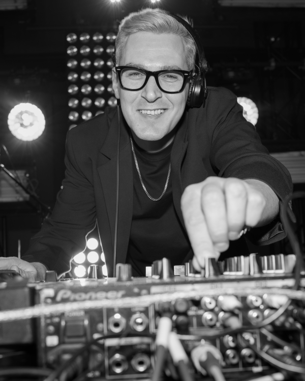 Диджеи Илья Бачурин