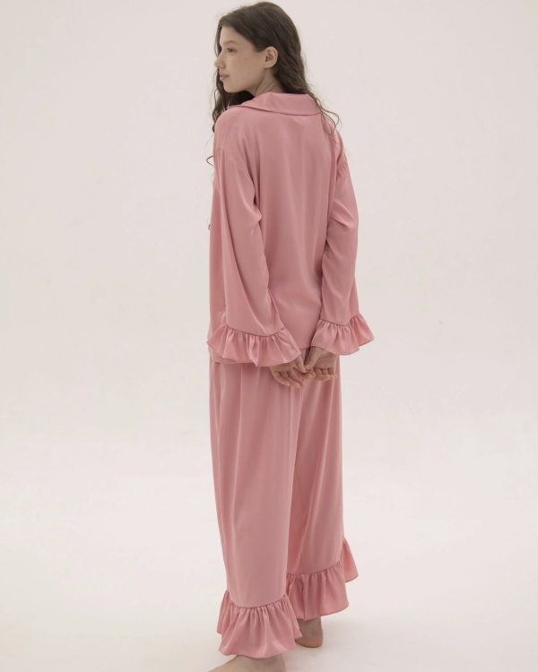 Подборка недели: пижамы, комбинации и халаты для