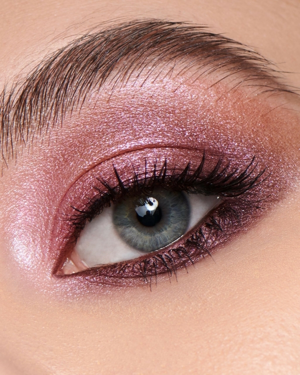 Просто блестяще: бьюти-средства для сияющего макияжа