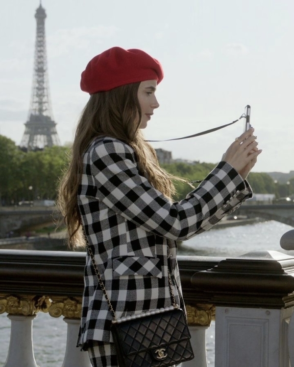 Эмили в Париже: как одеться в духе