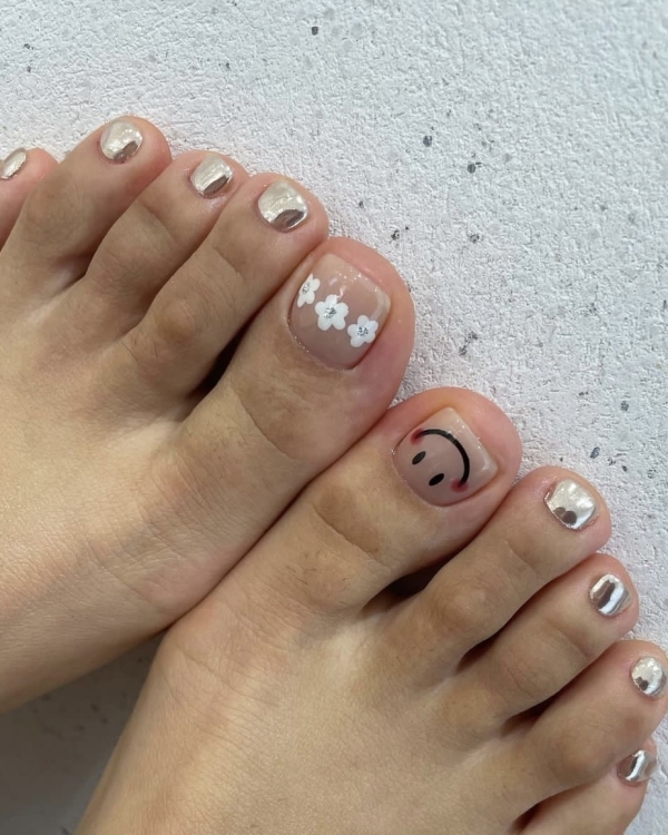 12 идей для новогоднего педикюра