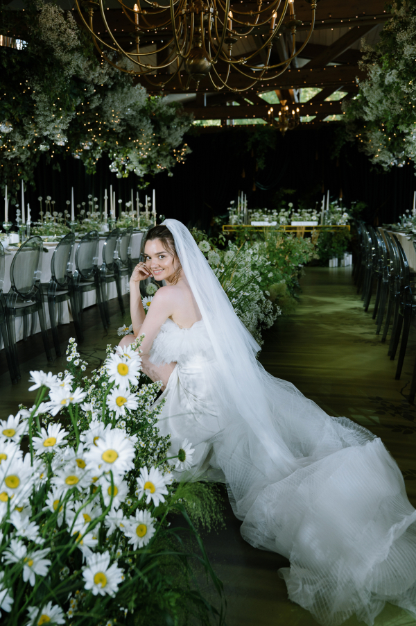 Привет, ромашки: церемония у воды, декор с