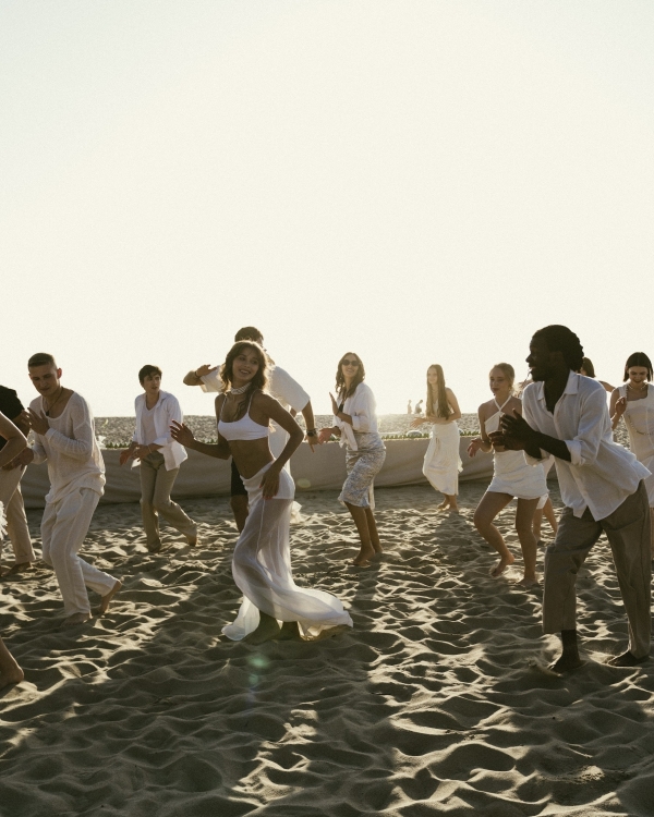 Серферский дух, морская церемония, вдохновленная пляжами Малибу,