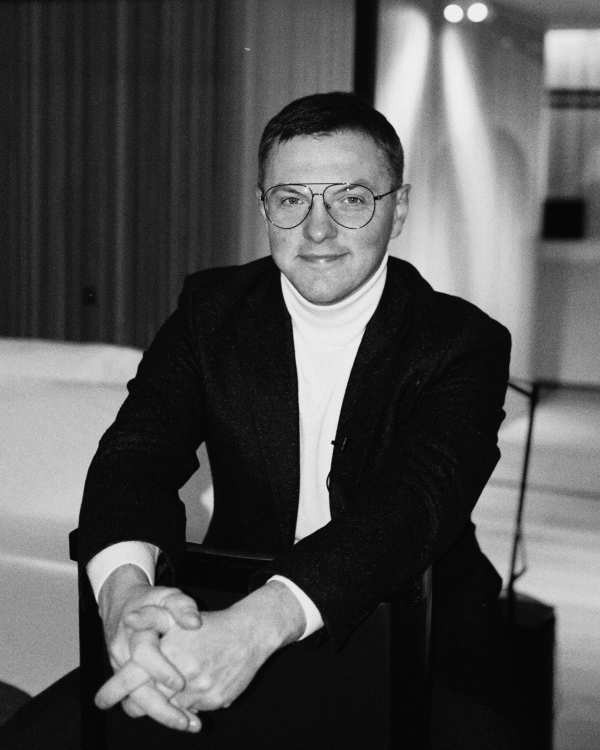 «На свадьбах не нужно создавать настроение. Оно