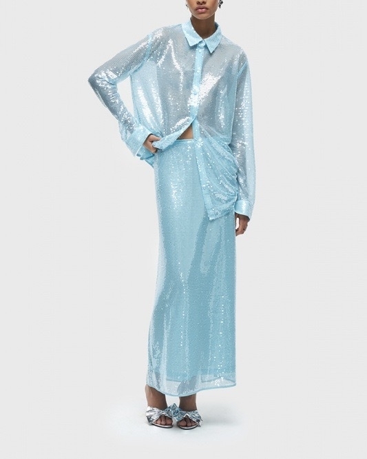 Платья-трансформеры, фантазийные детали и много блеска: что