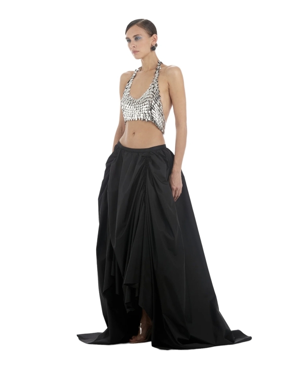 Платья-трансформеры, фантазийные детали и много блеска: что