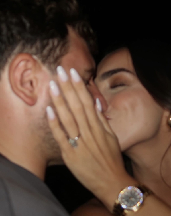 Предложение в новогоднюю ночь — да или нет?