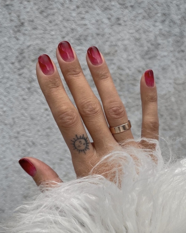 Идеи маникюра на Новый год 2024 в