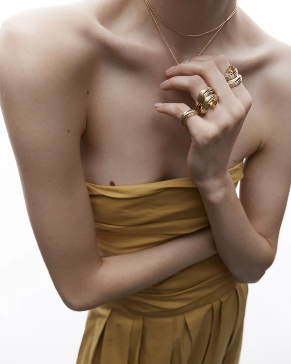 Помолвочное кольцо из несвадебной коллекции модного бренда?