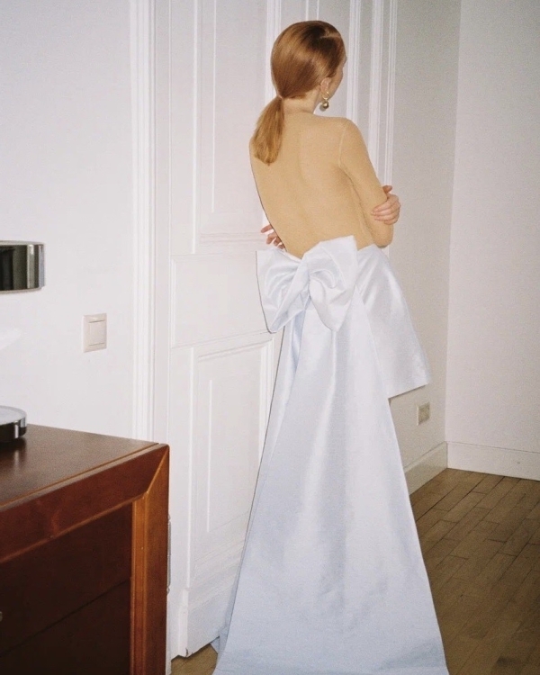 Платья-трансформеры, фантазийные детали и много блеска: что