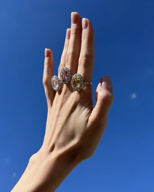 Помолвочное кольцо из несвадебной коллекции модного бренда?