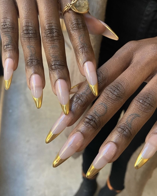 Идеи маникюра на Новый год 2024 в