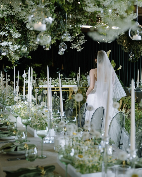 Привет, ромашки: церемония у воды, декор с