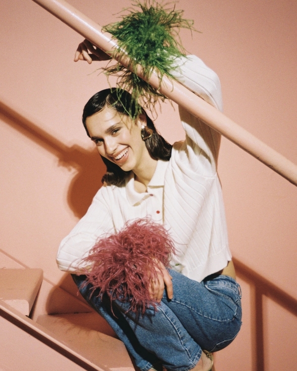 Платья-трансформеры, фантазийные детали и много блеска: что