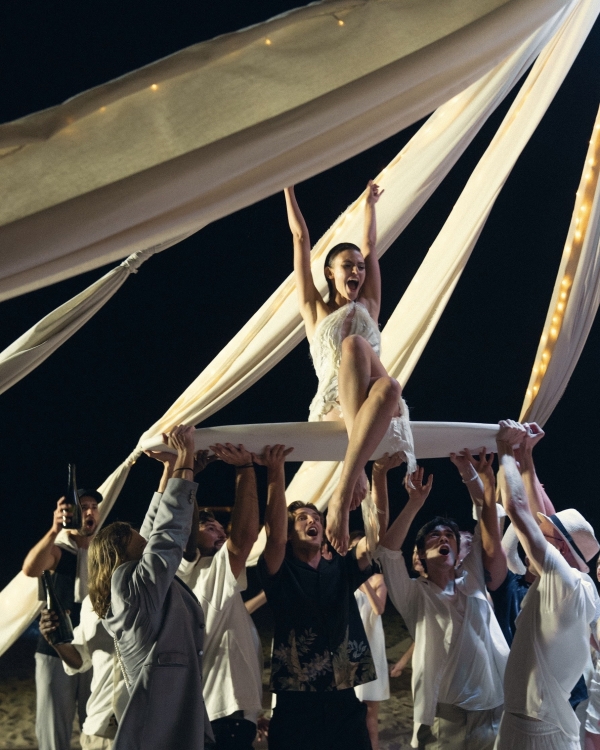 Серферский дух, морская церемония, вдохновленная пляжами Малибу,