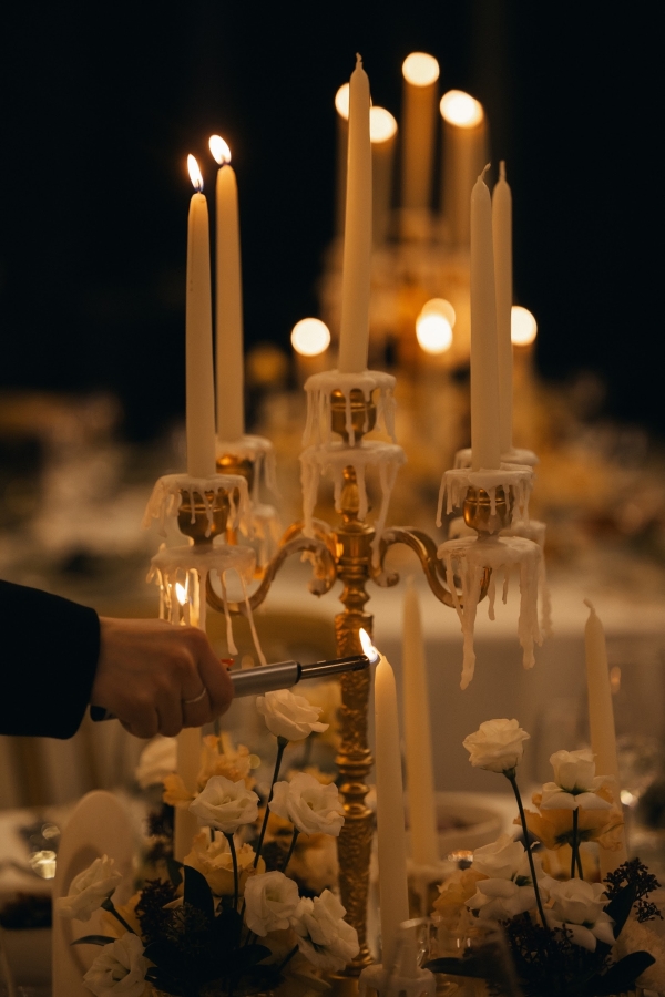 Кадры в духе VHS-кассеты родителей, песни под