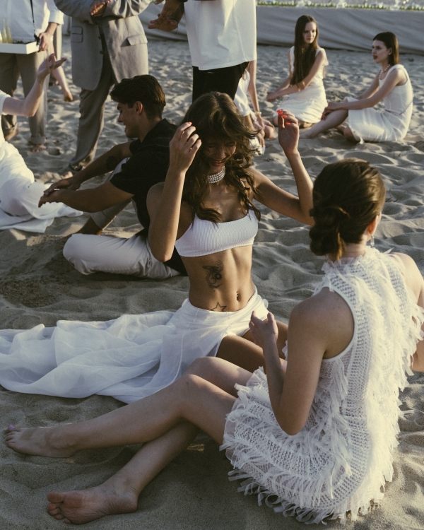 Серферский дух, морская церемония, вдохновленная пляжами Малибу,