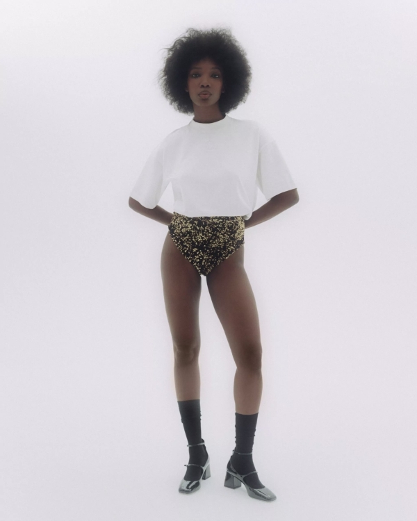 Платья-трансформеры, фантазийные детали и много блеска: что