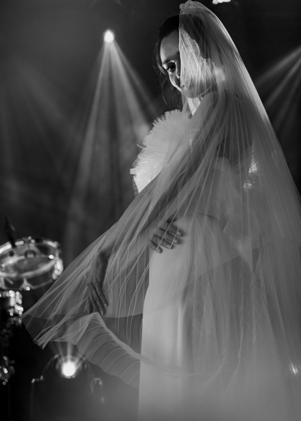 Привет, ромашки: церемония у воды, декор с