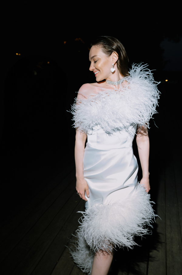 Привет, ромашки: церемония у воды, декор с