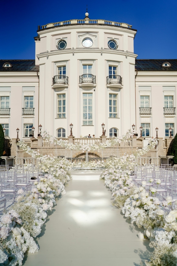 Эстетика Италии, декор из воздушных цветов и