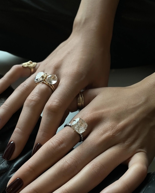 Помолвочное кольцо из несвадебной коллекции модного бренда?