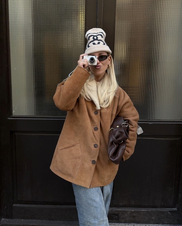 Еловый лес в Ресторане Lila, розовый свитер