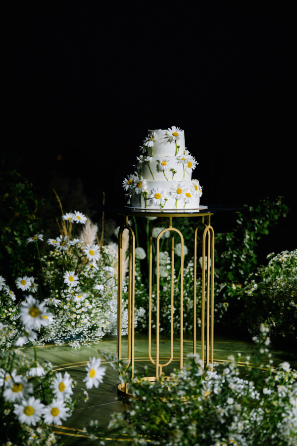 Привет, ромашки: церемония у воды, декор с