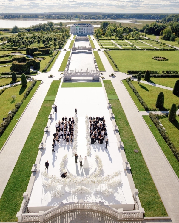 Эстетика Италии, декор из воздушных цветов и