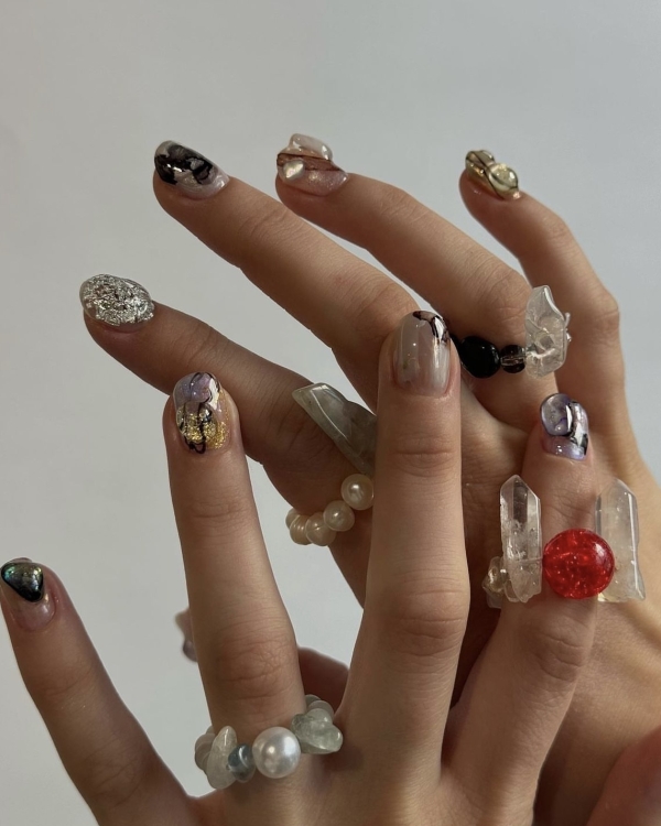 Идеи маникюра на Новый год 2024 в