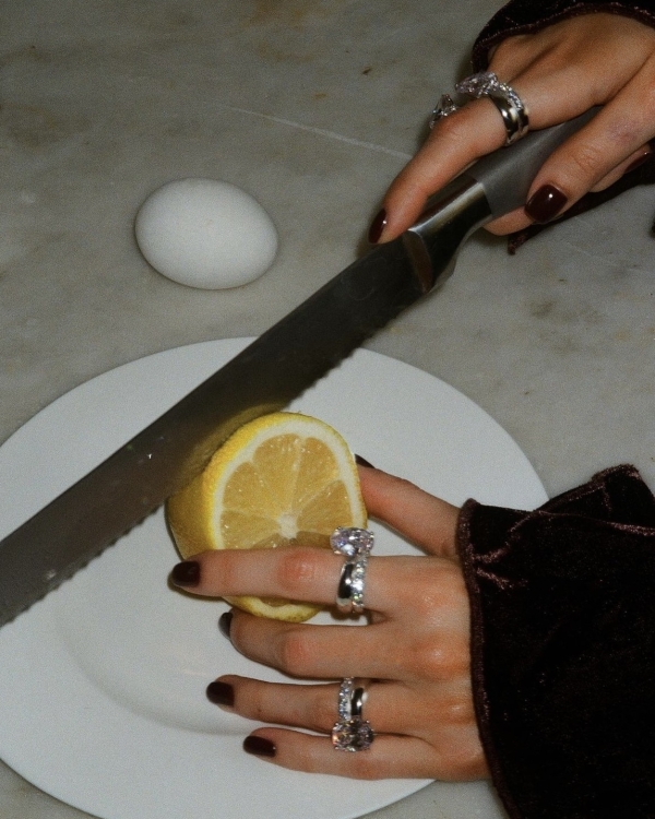 Где искать помолвочное кольцо в Москве, если