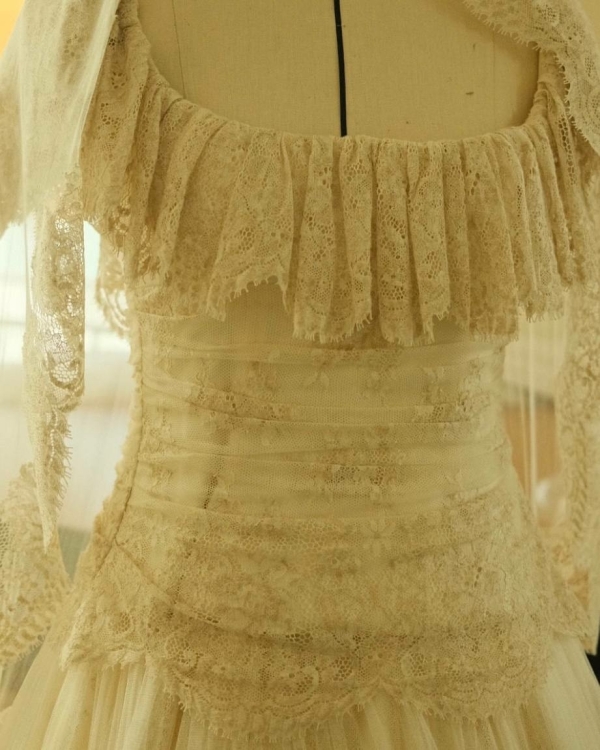 Рассматриваем свадебное платье Ланы Дель Рей. Впервые