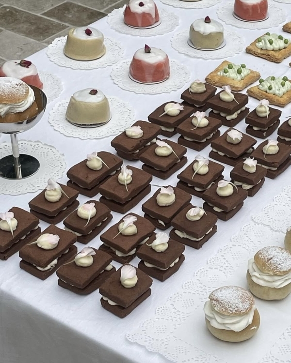 Встретим 2025 сладко! Показываем десерты, которые украсят