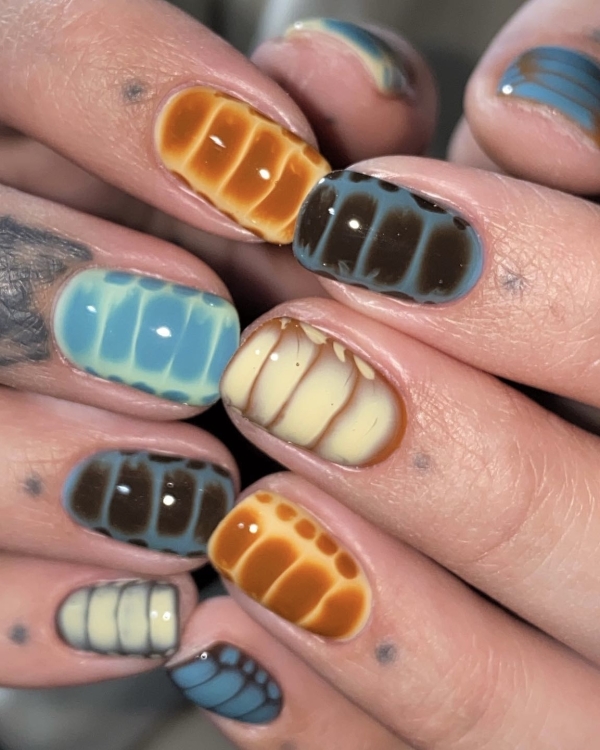 Маникюр на Новый год Зеленой Деревянной Змеи?