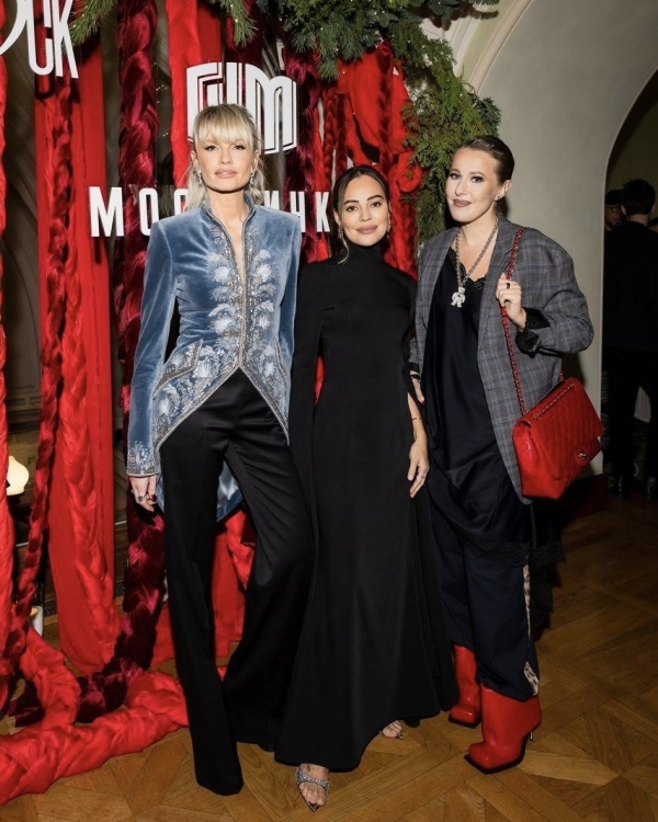 Оливье, красные косы и пустой ГУМ. Как