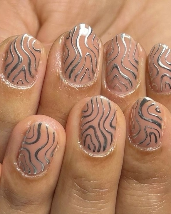 Маникюр на Новый год Зеленой Деревянной Змеи?