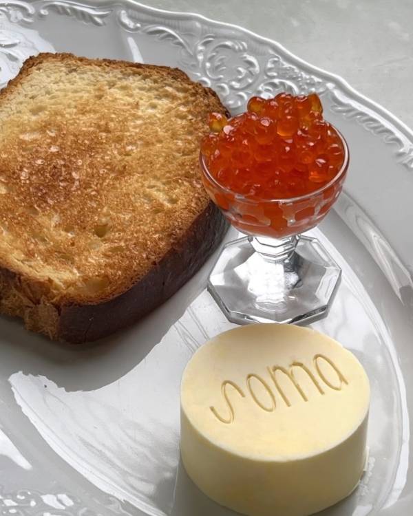 «Оливье», «Шуба» и икра: 10 ресторанов Москвы