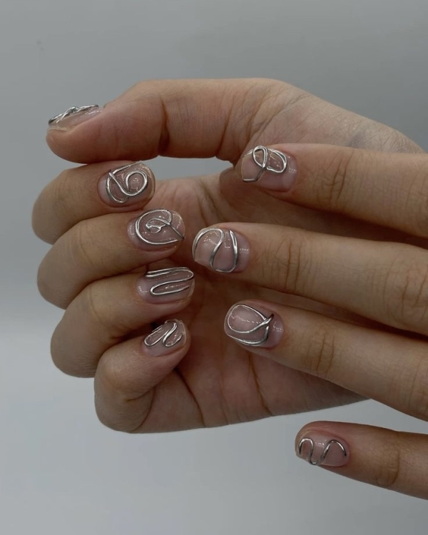 Маникюр на Новый год Зеленой Деревянной Змеи?