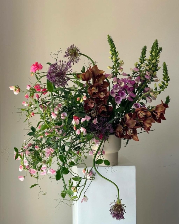 Mocha Mousse — цвет 2025 года по