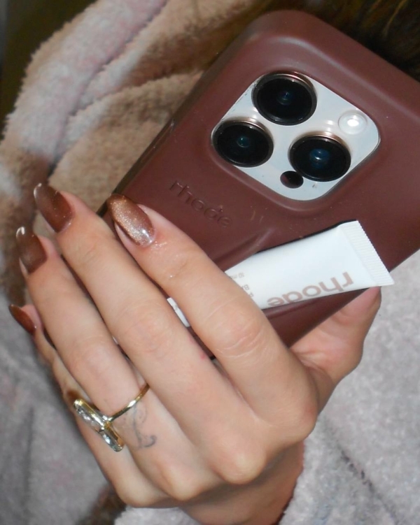 Mocha Mousse — цвет 2025 года по