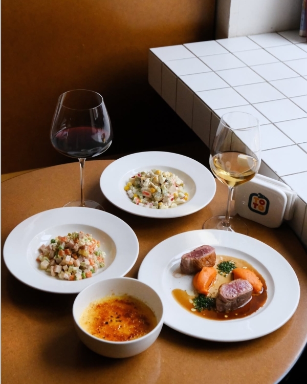 «Оливье», «Шуба» и икра: 10 ресторанов Москвы