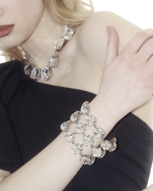 Добавим акцентов: 30 нарядных украшений, которые захочется