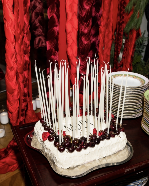 Оливье, красные косы и пустой ГУМ. Как