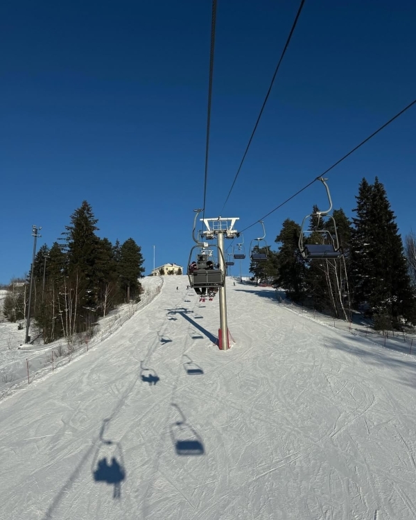 Танцуют все! Где устроить корпоратив для небольшой