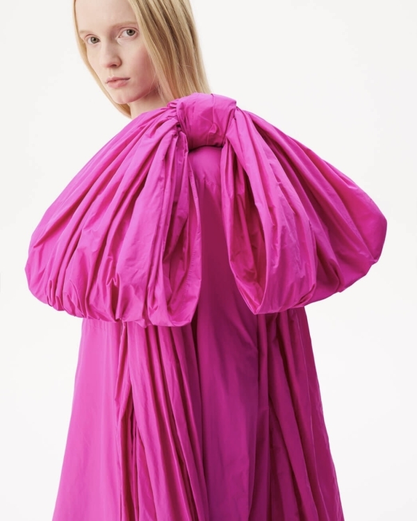 Как выглядеть стильно на новогоднем корпоративе 2025?