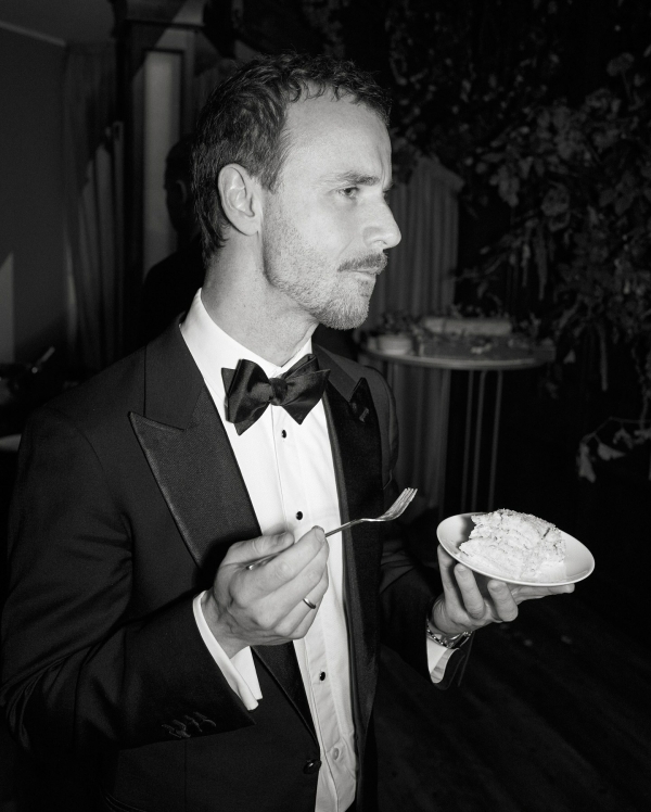 «Важно не пытаться стать частью настроения, а