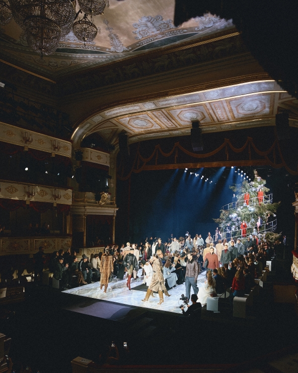 Как сцена Малого театра превратилась в подиум